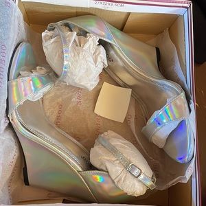 Iridescent wedges